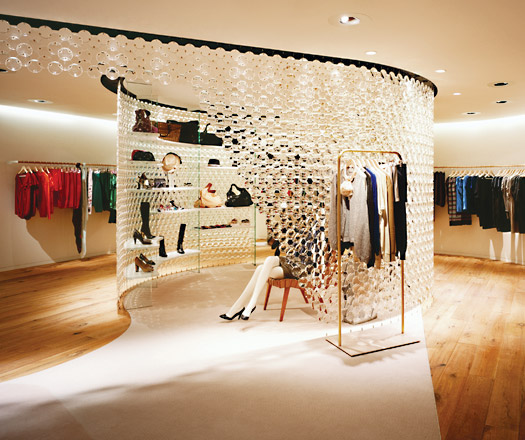 Дизайн интерьера магазина женской одежды