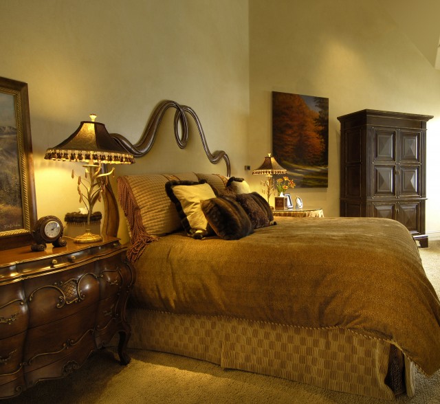 Дизайн спальной комнаты в коричневых цветах.