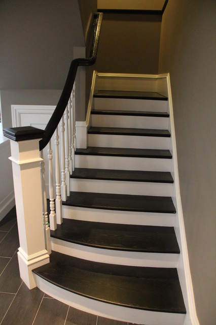Фото классической лестницы в доме.