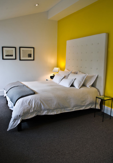 Интерьер спальни в современном стиле хай-тек