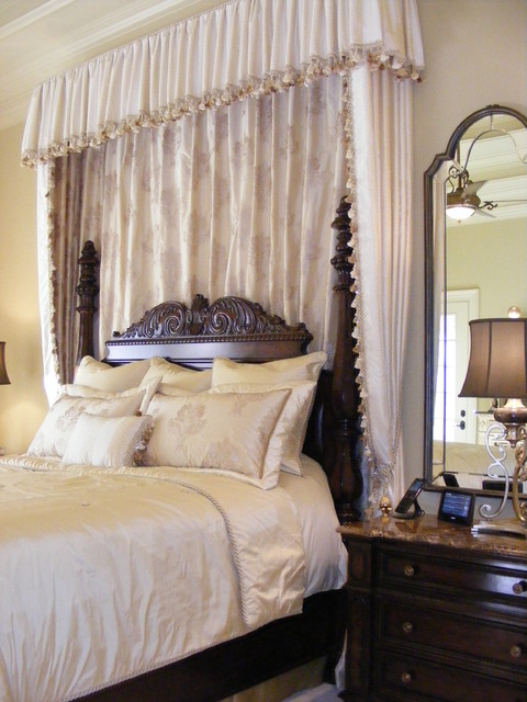 Интерьер спальной комнаты в романтическом стиле.