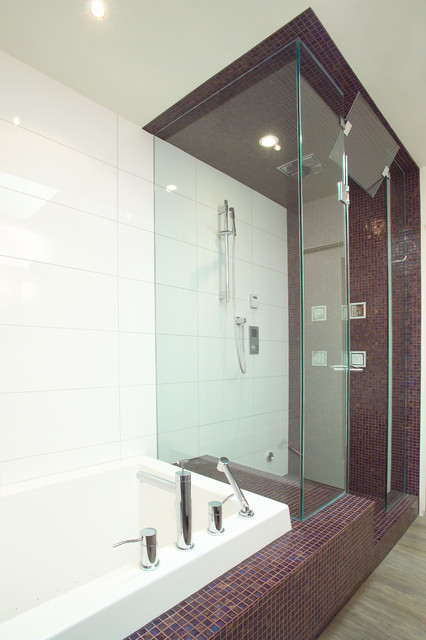 Интересная фотография дизайна ванной комнаты в современном стиле.