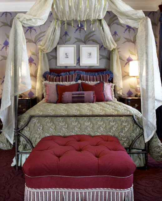 Современный дизайн спальни с видом на кровать