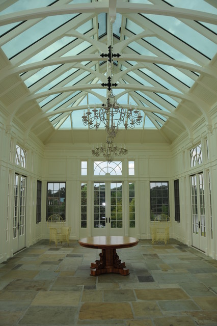 Современный дизайн веранды с прозрачным потолком
