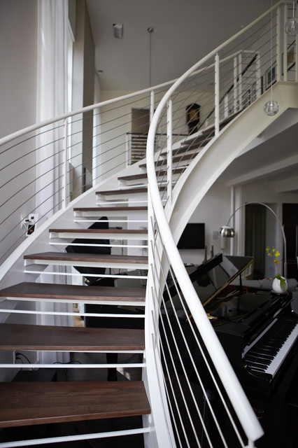 Стильная лестница. Современный дизайн оформления.