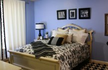 Дизайн спальни с голубыми стенами