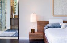 Дизайн спальной комнаты в светлых тонах