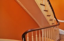 Фото лестницы с необыкновенно красивыми перилами