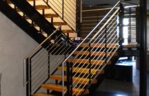 Игра на контрастах в дизайне лестницы