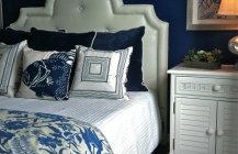 Современнй дизайн спальной в синих тонах 