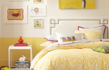 Яркий дизайн детской комнаты в желтых тонах