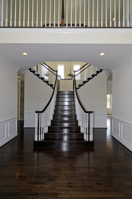 Дизайн шикарной лестницы для большого помещения.