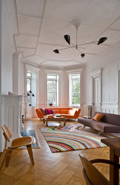 Интерьер гостиной комнаты в ярких цветах