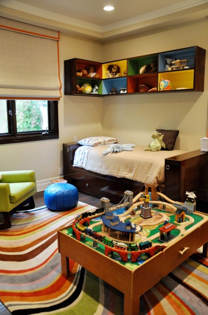 На фотографии вариант цветного веселья для дизайна детской комнаты