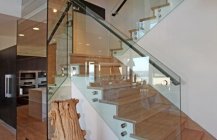 Футуристический дизайн лестницы в интерьере дома